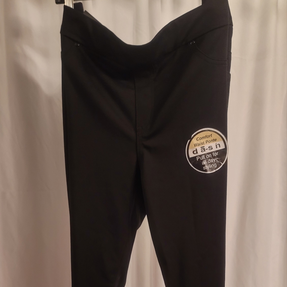 New with tags dā-sh Black comfort fit pants